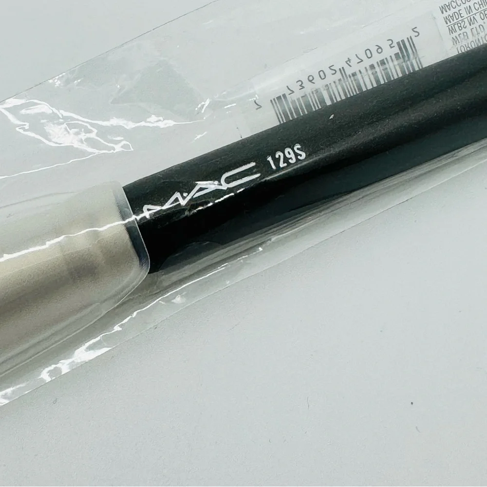 Mac 129S Powder/Blush Makeup Brush Synthetic Bristles Brand New Authentic